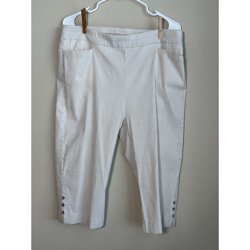 Chico's Striped Pull-On Cropped Pants - Size 2.5 (US 14/Large) - Button Detail